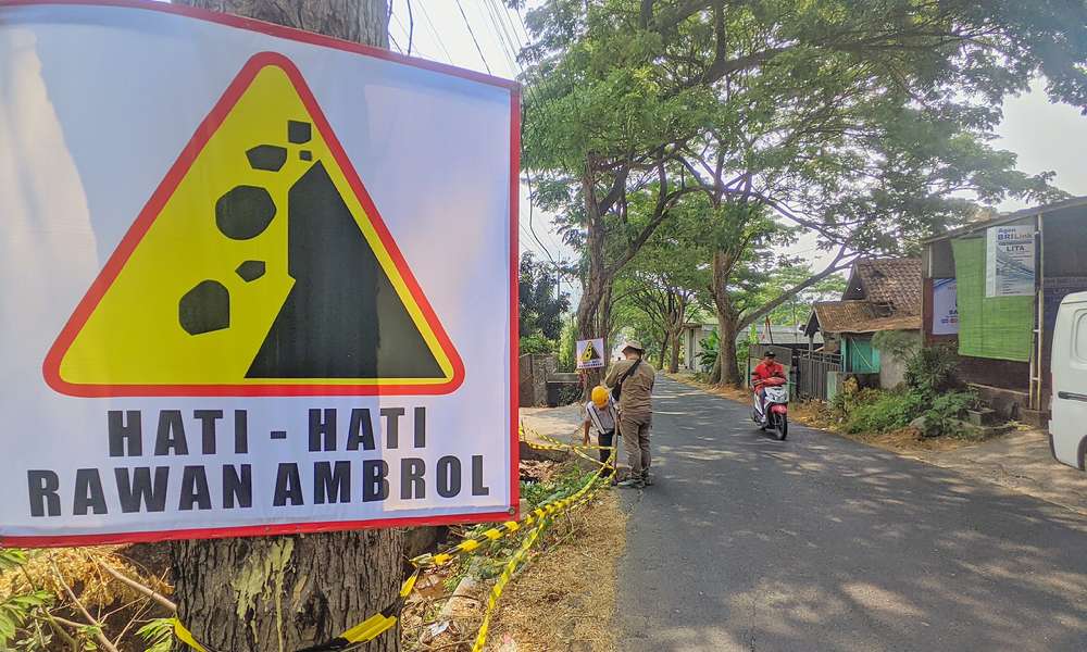 Tiga Titik TPT di Kepulungan Ambrol, Pemdes Pasang Rambu Peringatan